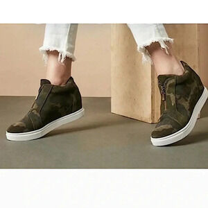 Blondo Glenda Hidden Wedge Sneakers Camo Print Cargo Waterproof Leather Suede